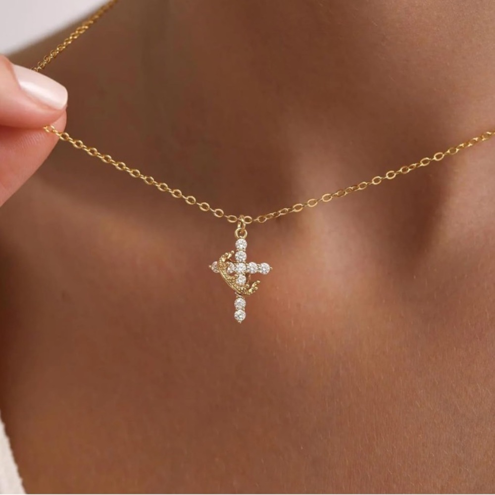 Elegant Gold Necklace - Picture 4 of 7